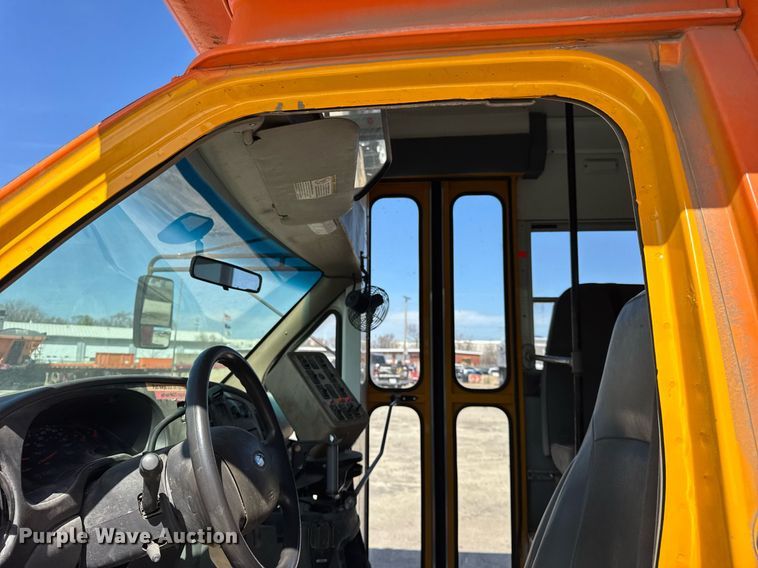 image for item DU3413 2005 Collins shuttle bus