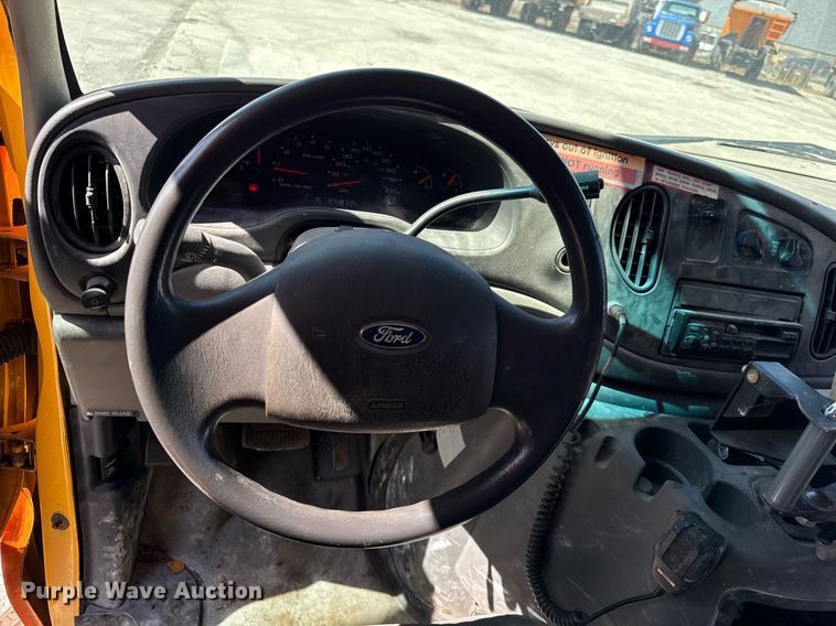 image for item DU3413 2005 Collins shuttle bus