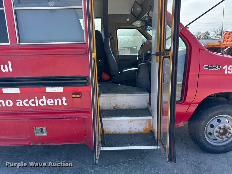 image for item DU3413 2005 Collins shuttle bus