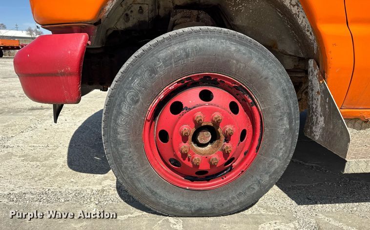 image for item DU3413 2005 Collins shuttle bus