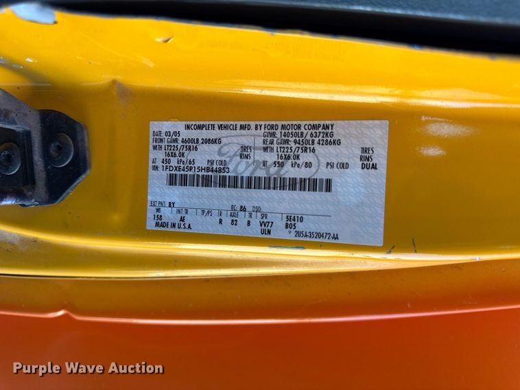 image for item DU3413 2005 Collins shuttle bus