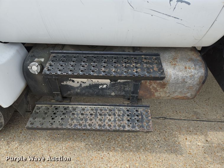 image for item DV1364 2008 Ford F650 Super Duty truck cab and chassis