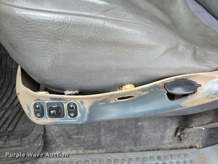 image for item DV1364 2008 Ford F650 Super Duty truck cab and chassis