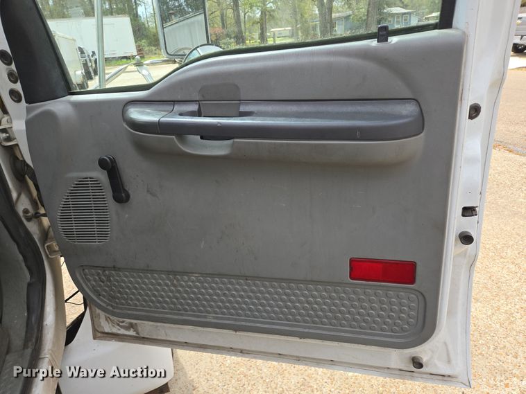 image for item DV1364 2008 Ford F650 Super Duty truck cab and chassis