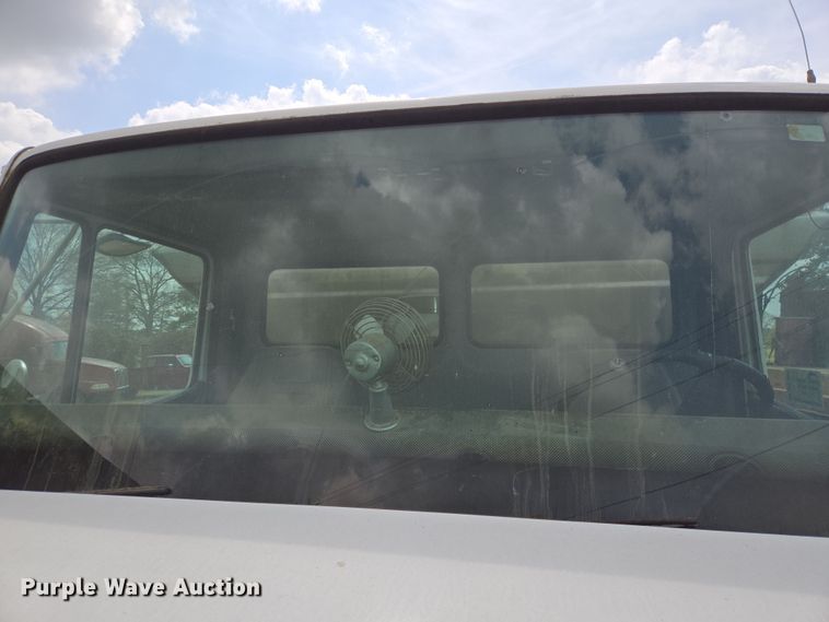 image for item DV1365 1999 Freightliner FL70 spreader truck