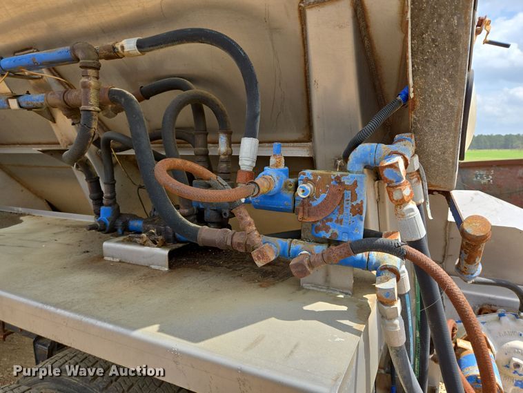 image for item DV1365 1999 Freightliner FL70 spreader truck