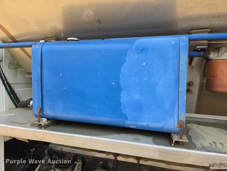 image for item DV1365 1999 Freightliner FL70 spreader truck