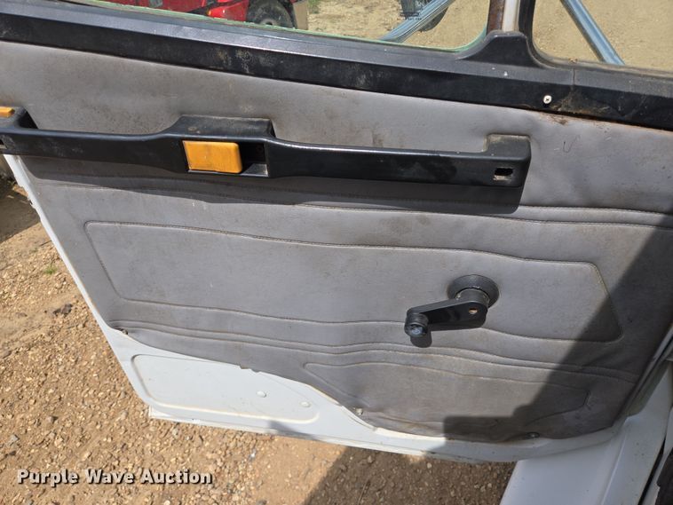 image for item DV1365 1999 Freightliner FL70 spreader truck