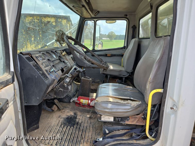 image for item DV1365 1999 Freightliner FL70 spreader truck