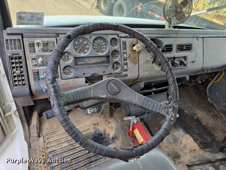 image for item DV1365 1999 Freightliner FL70 spreader truck