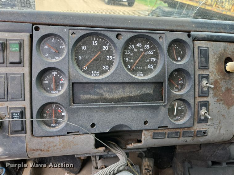 image for item DV1365 1999 Freightliner FL70 spreader truck