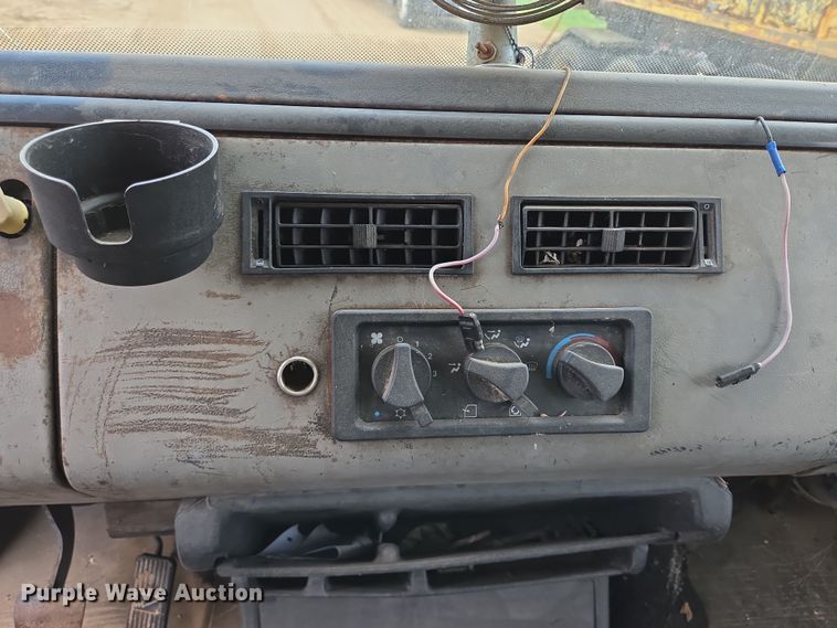 image for item DV1365 1999 Freightliner FL70 spreader truck