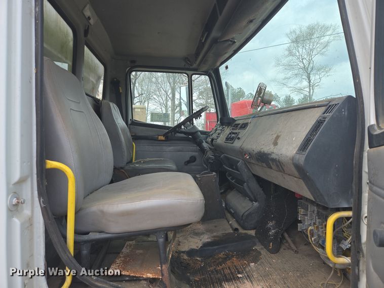 image for item DV1365 1999 Freightliner FL70 spreader truck