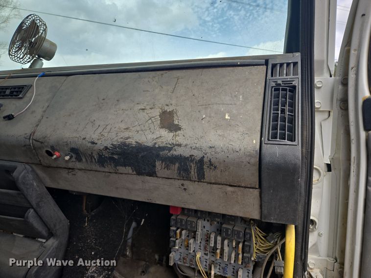 image for item DV1365 1999 Freightliner FL70 spreader truck