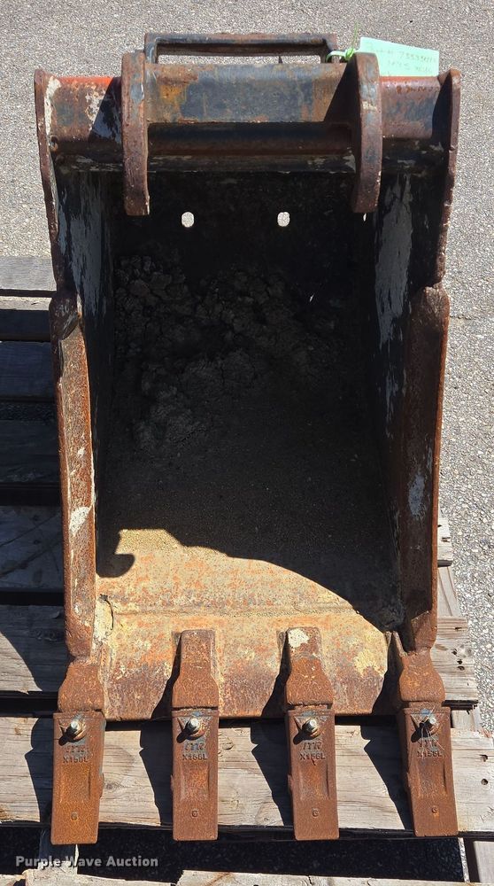 image for item DV1375 Bobcat bucket