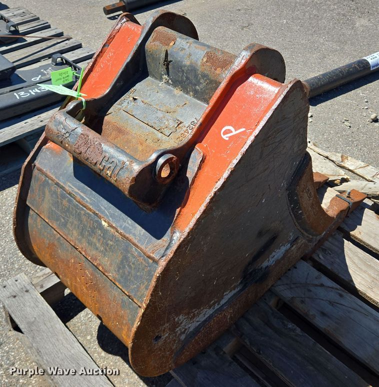 image for item DV1375 Bobcat bucket
