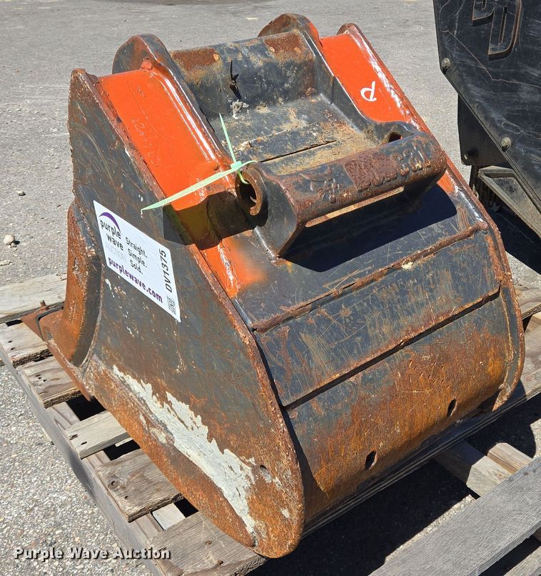 image for item DV1375 Bobcat bucket