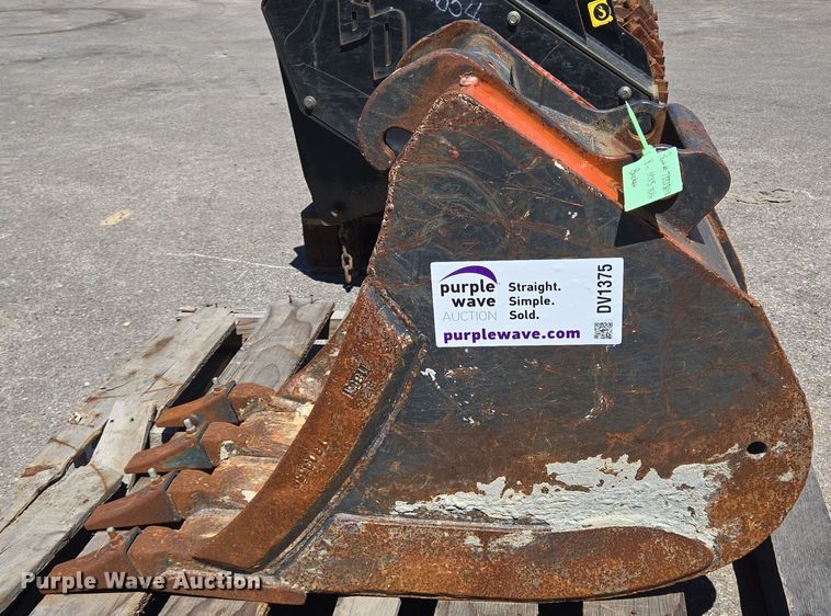 image for item DV1375 Bobcat bucket