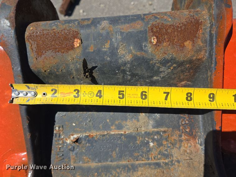 image for item DV1375 Bobcat bucket