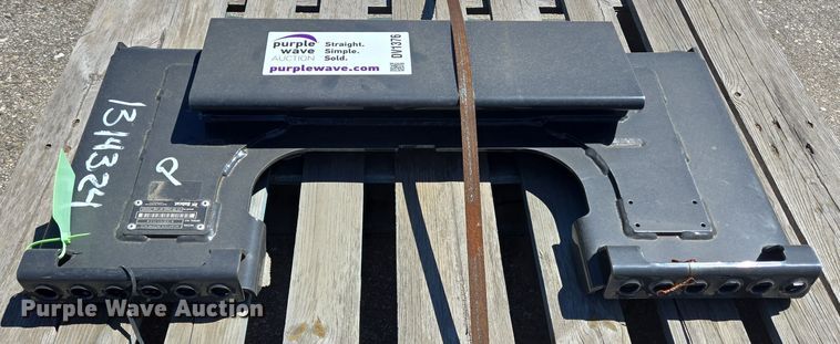 image for item DV1376 Bobcat adapter interface 