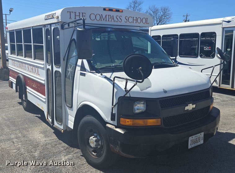 image for item DW1886 2004 Chevrolet Express school bus