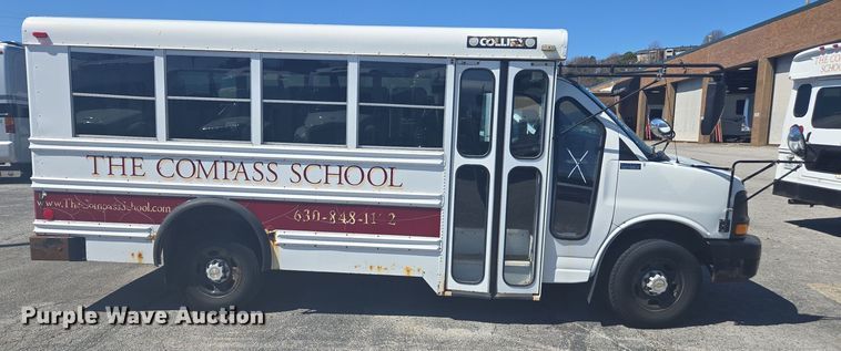 image for item DW1886 2004 Chevrolet Express school bus