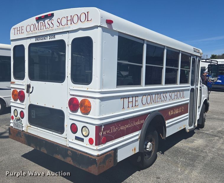 image for item DW1886 2004 Chevrolet Express school bus