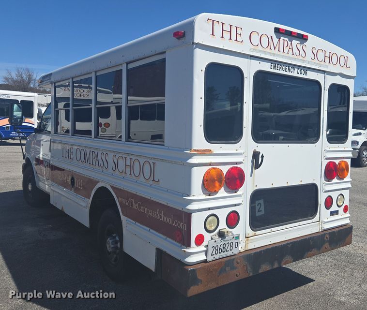 image for item DW1886 2004 Chevrolet Express school bus