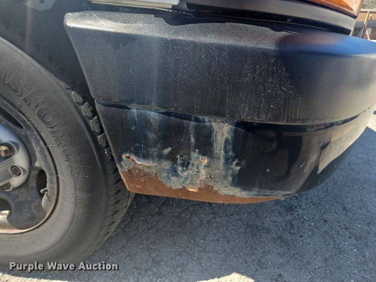 image for item DW1886 2004 Chevrolet Express school bus