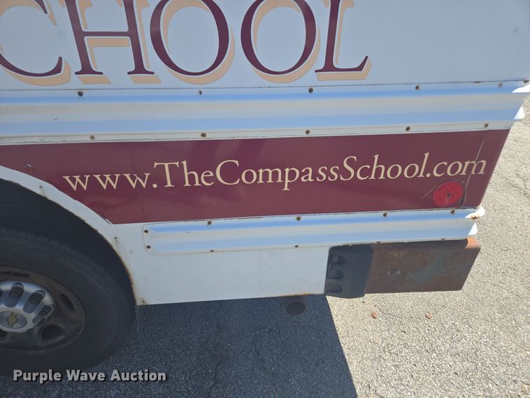 image for item DW1886 2004 Chevrolet Express school bus