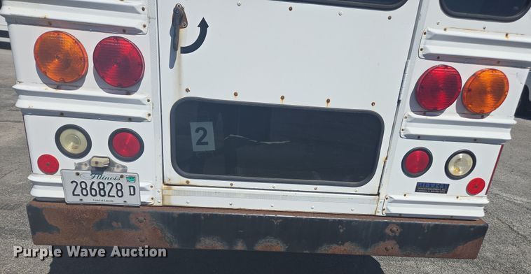 image for item DW1886 2004 Chevrolet Express school bus