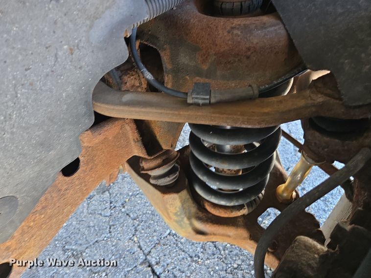 image for item DW1886 2004 Chevrolet Express school bus