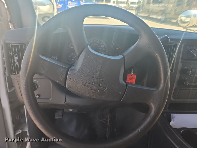 image for item DW1886 2004 Chevrolet Express school bus