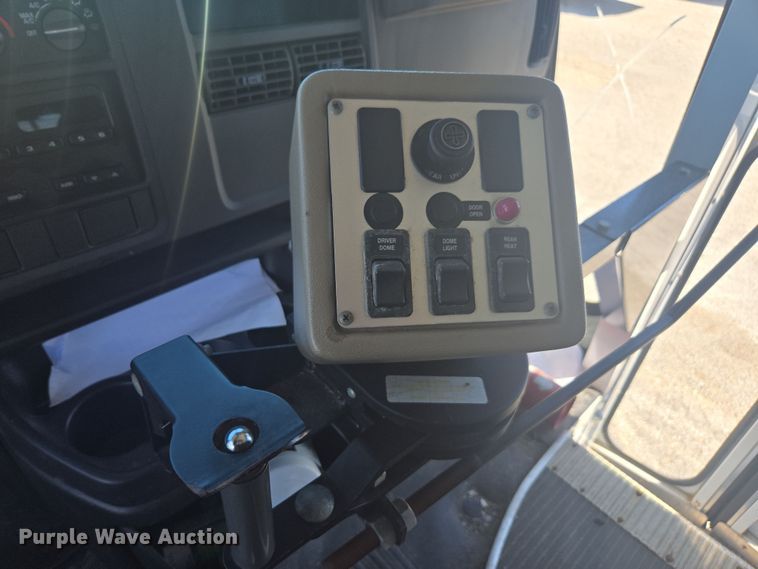 image for item DW1886 2004 Chevrolet Express school bus