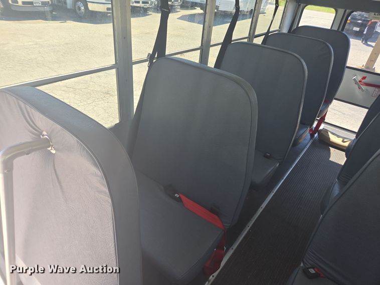 image for item DW1886 2004 Chevrolet Express school bus