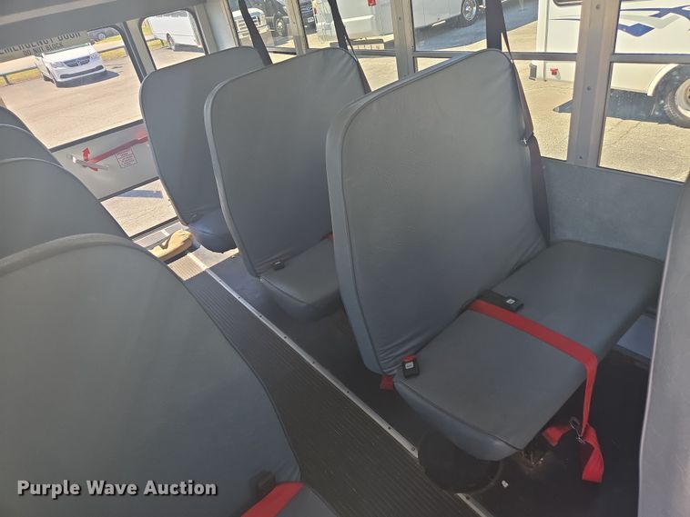 image for item DW1886 2004 Chevrolet Express school bus