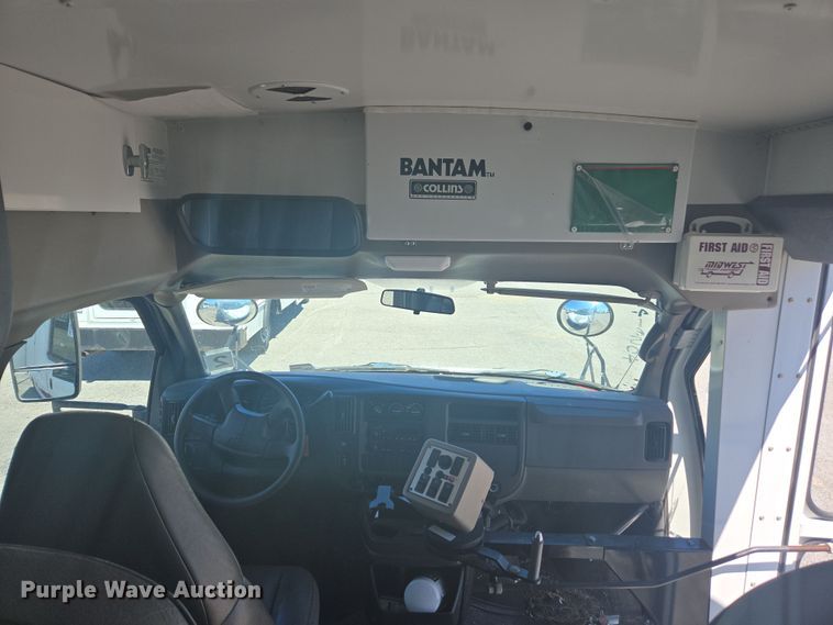 image for item DW1886 2004 Chevrolet Express school bus