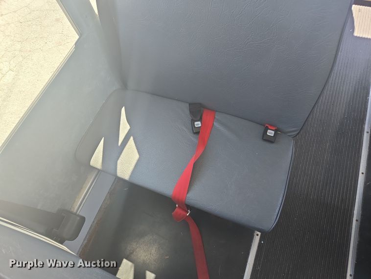 image for item DW1886 2004 Chevrolet Express school bus