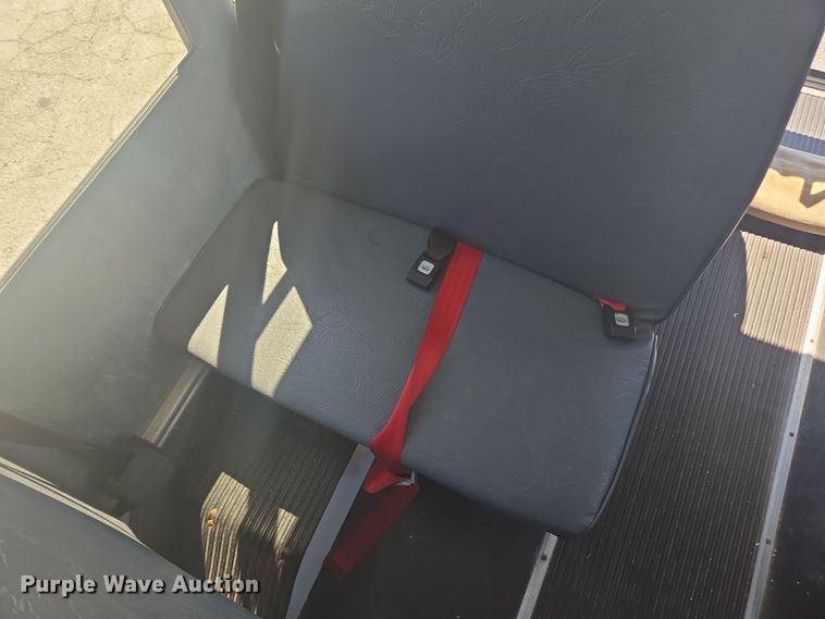 image for item DW1886 2004 Chevrolet Express school bus