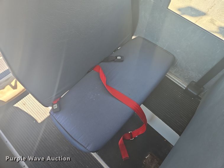 image for item DW1886 2004 Chevrolet Express school bus