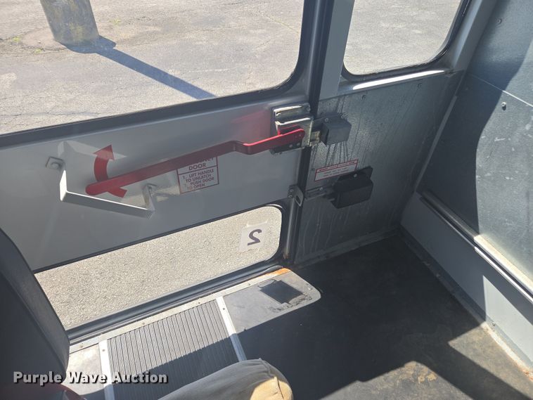 image for item DW1886 2004 Chevrolet Express school bus