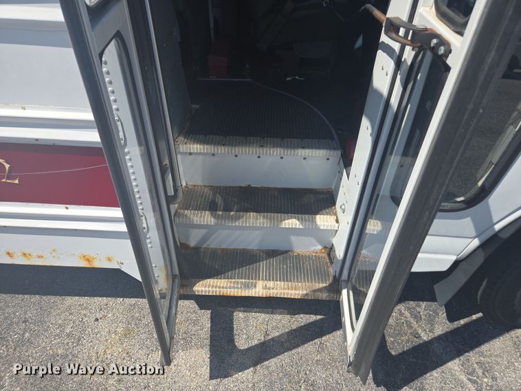 image for item DW1886 2004 Chevrolet Express school bus