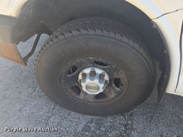 image for item DW1886 2004 Chevrolet Express school bus