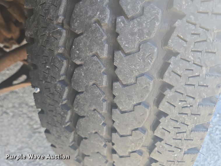 image for item DW1886 2004 Chevrolet Express school bus