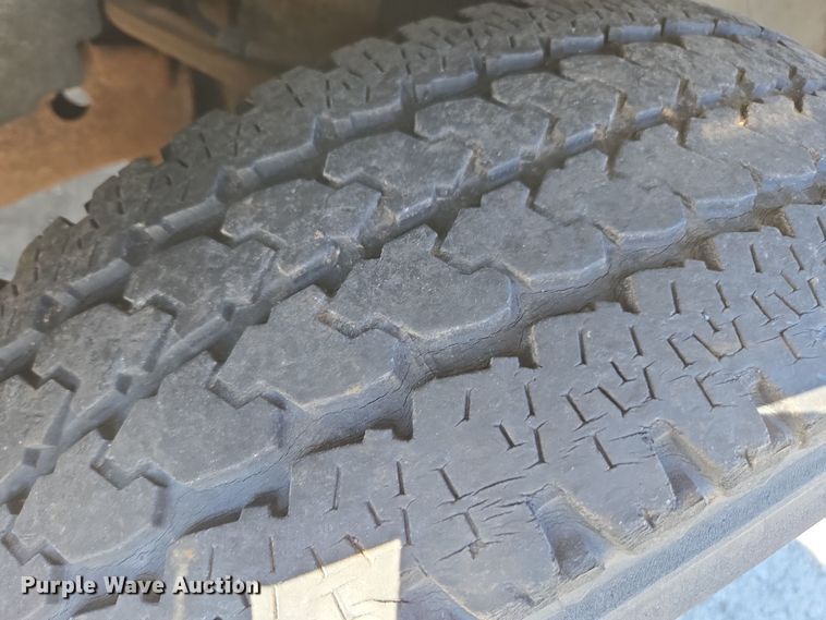 image for item DW1886 2004 Chevrolet Express school bus