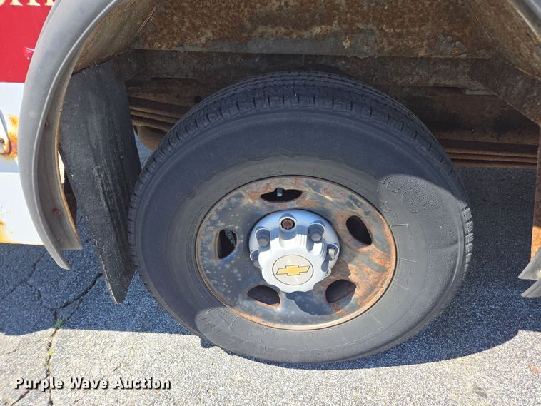 image for item DW1886 2004 Chevrolet Express school bus