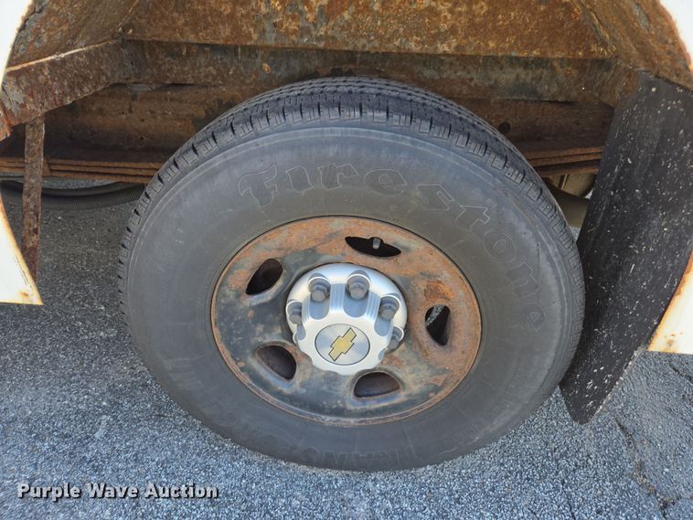 image for item DW1886 2004 Chevrolet Express school bus