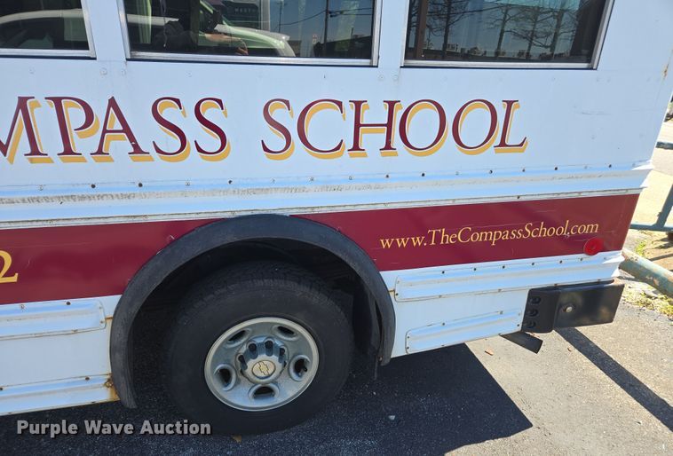 image for item DW1887 2007 Chevrolet 1500 school bus