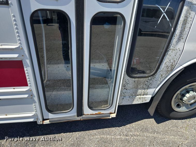 image for item DW1887 2007 Chevrolet 1500 school bus