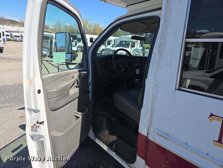 image for item DW1887 2007 Chevrolet 1500 school bus